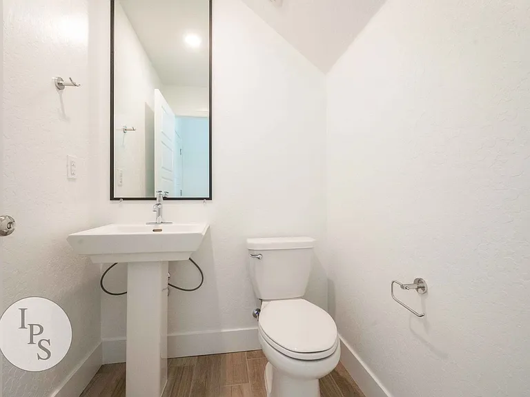 2830 E Tamarind Dr — Photo 13