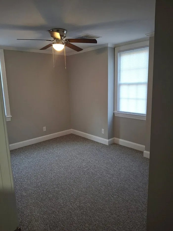 3 bed, 2.5 bath, 2029 sqft, $2,050 — Photo 2