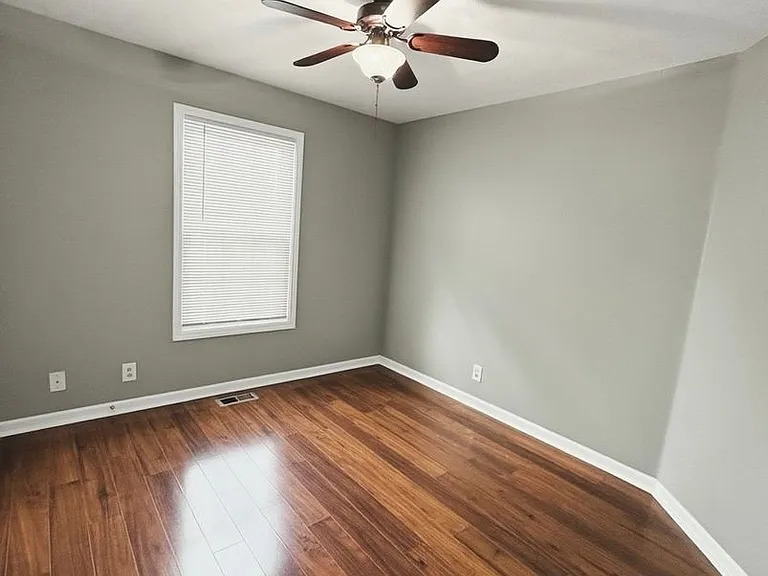 1569 Apache Way — Photo 9