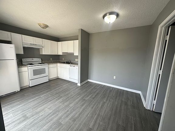 3rd image of 1708 Fox Run Dr #1