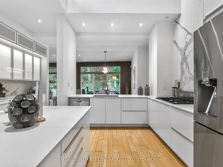 88 Kingsway Way — Photo 9