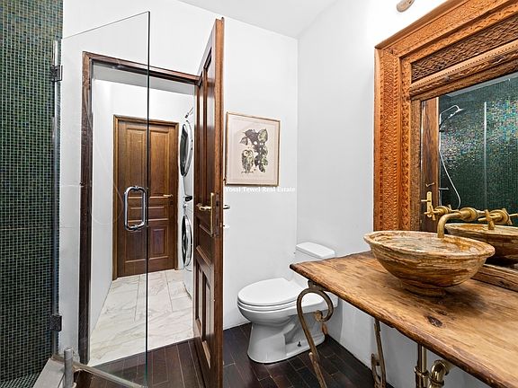 5th image of 166 E 108th St #4B