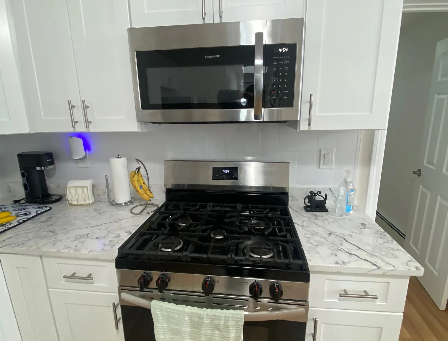 2 bed, 1000 sqft, $3,000 — Photo 2