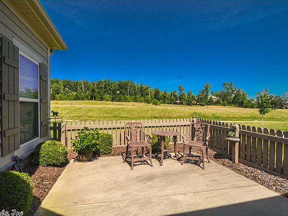 2nd image of 304 Mountain Terrace Cir