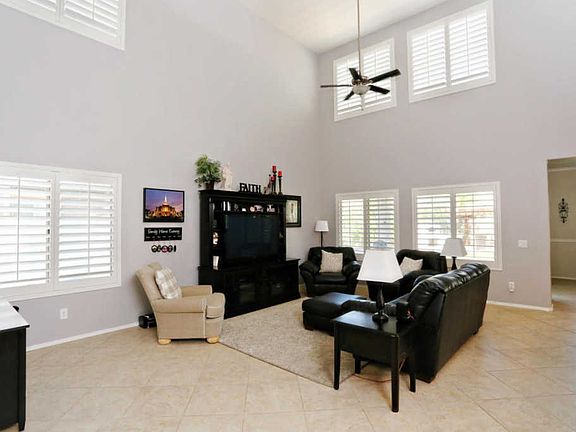 5th image of 3064 E Maplewood St