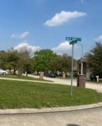 Exterior Neighborhood (street photo)