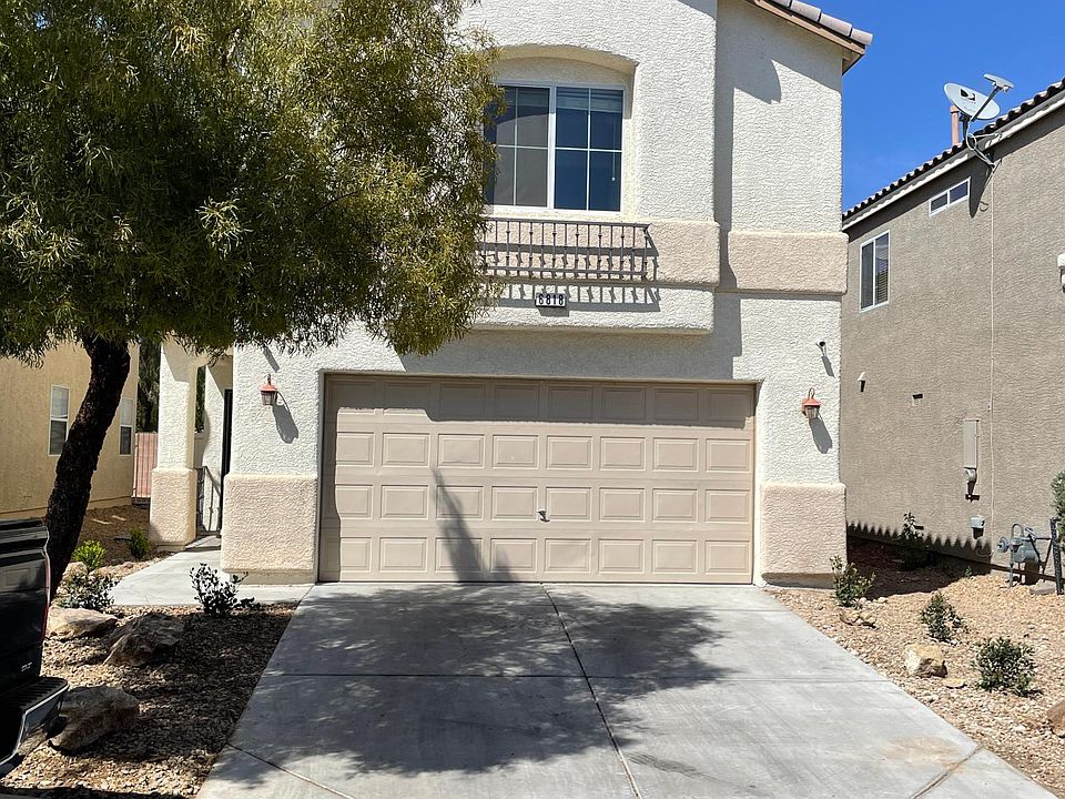 Attached 2 car garage
