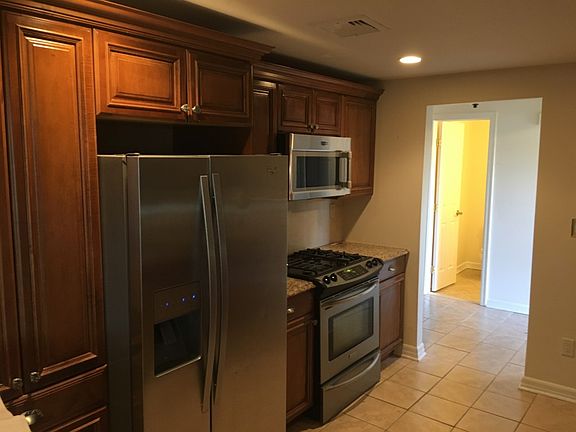 3rd image of 27 Dogwood Ln