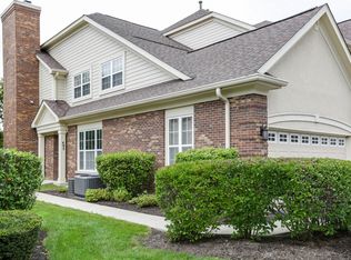 495 Saddlebrook Ln, Vernon Hills, IL 60061