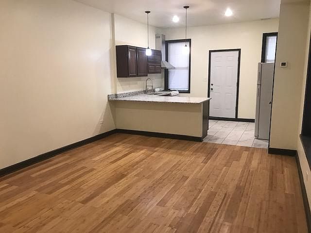 1st image of 901 W Belmont Ave APT 2R