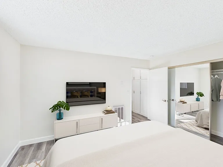 Gilmore Apartments - Van Nuys — Photo 33