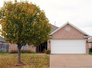 215 Bernburg Ct, College Station, TX 77845