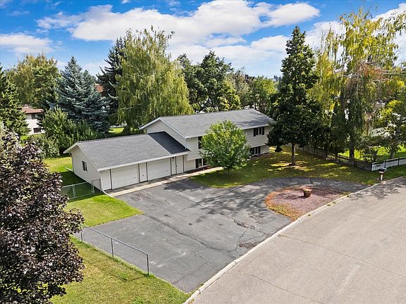 2nd image of 207 Kirsten Dr