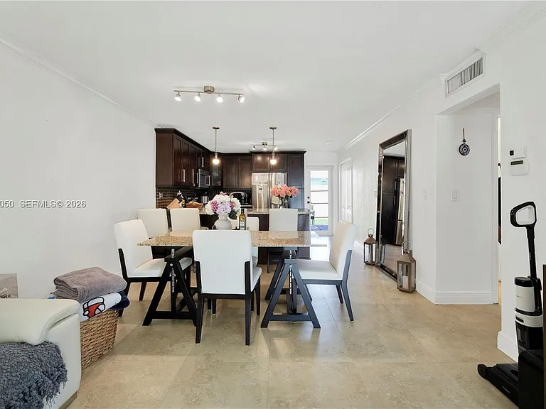 4260 SW 68th Ct — Photo 5