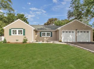 33 Poplar St, Central Islip, NY 11722