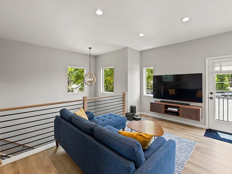 815 E Cache La Poudre St #B — Photo 7
