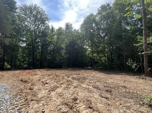 9 White Springs Rd, Lafayette, TN 37083