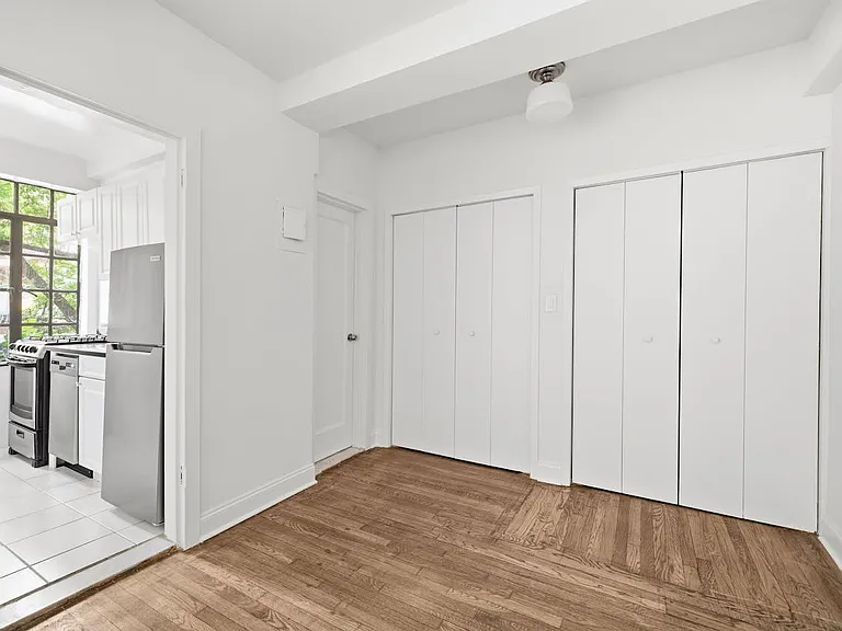433 W 21st St #2B — Photo 5