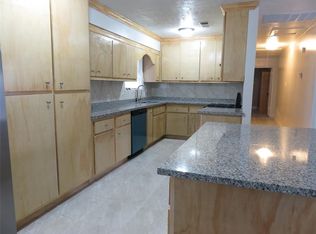 400 King Edwards Pl, Baytown, TX 77521