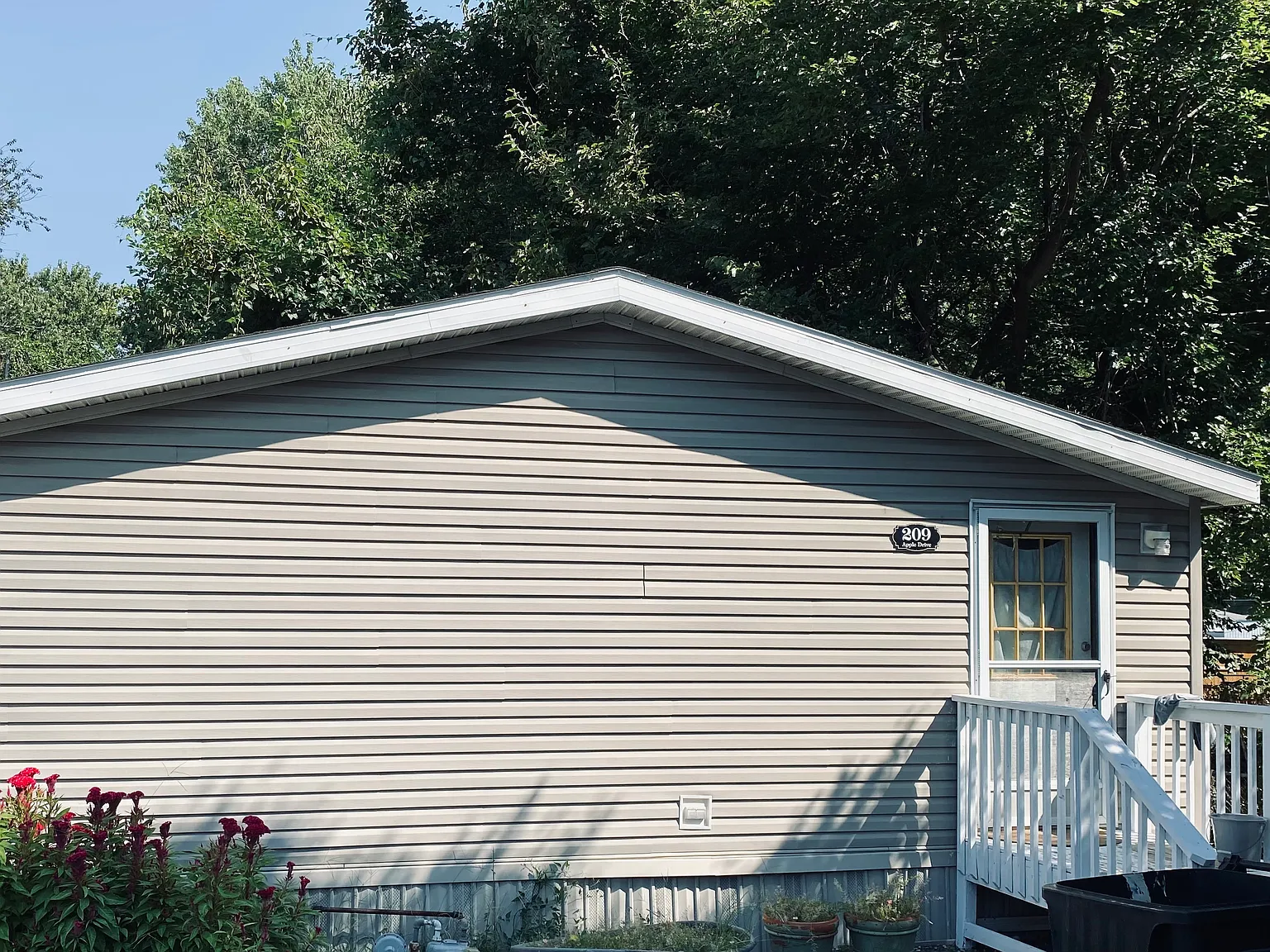 3 bed, 1278 sqft, $1,375 — Photo 1