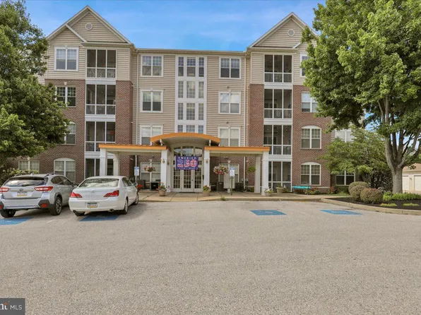 1010 Crest Way APT 302, York, PA 17403