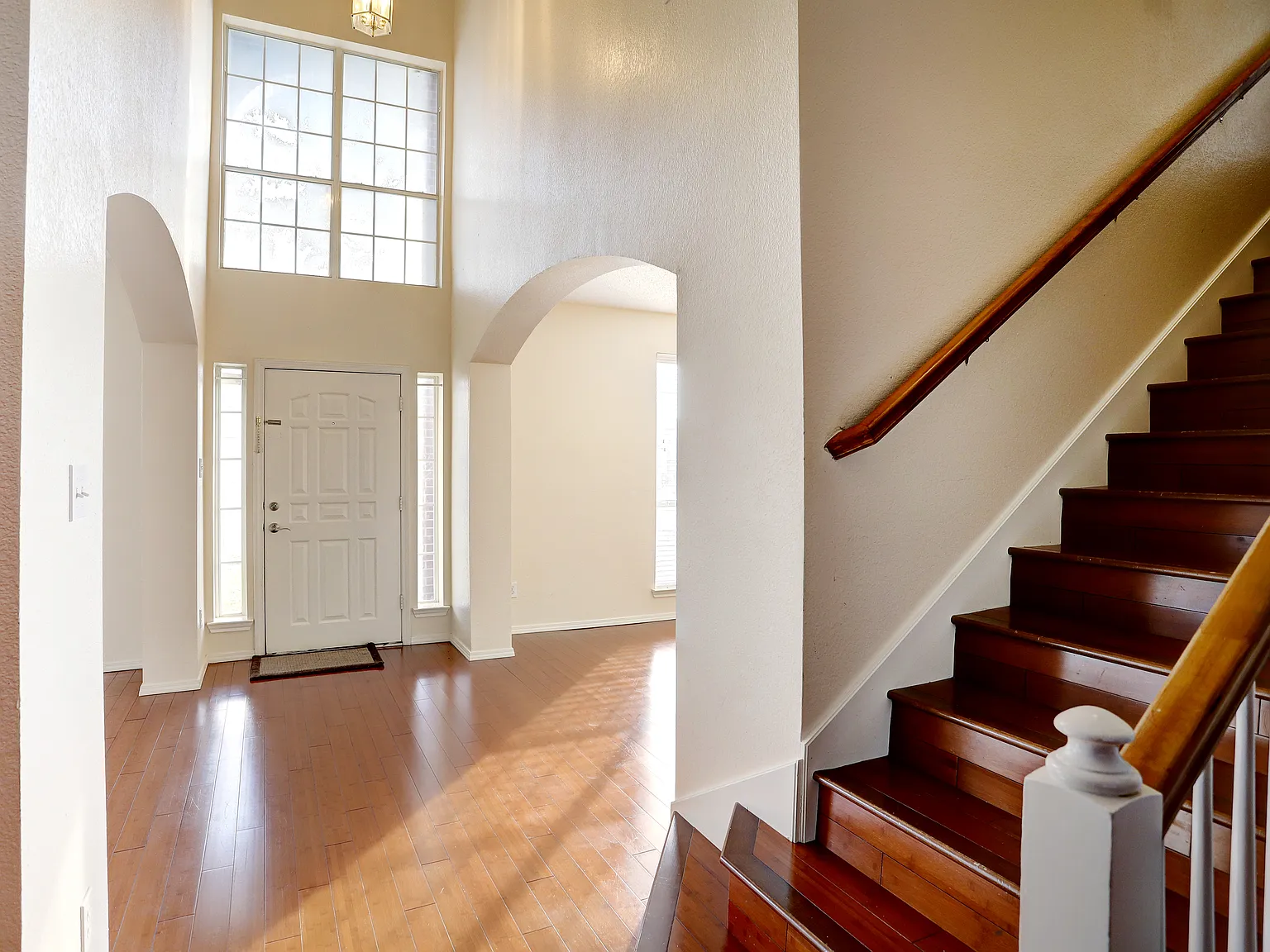 4 bed, 2.5 bath, 2735 sqft, $2,900 — Photo 2
