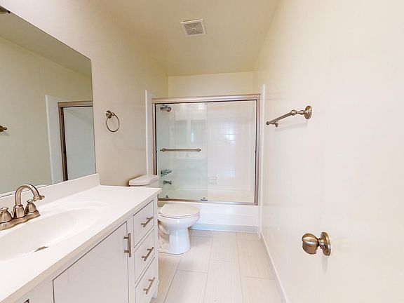5th image of 1114 12th St APT 104