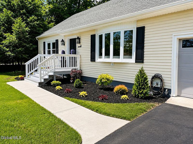 2nd image of 31 Arbutus Drive
