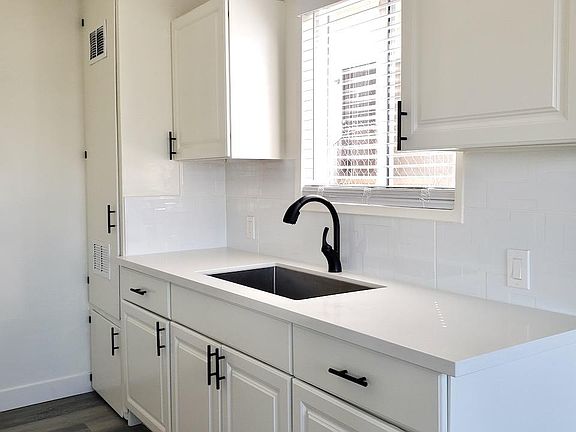 2nd image of 820 Cory Dr #1