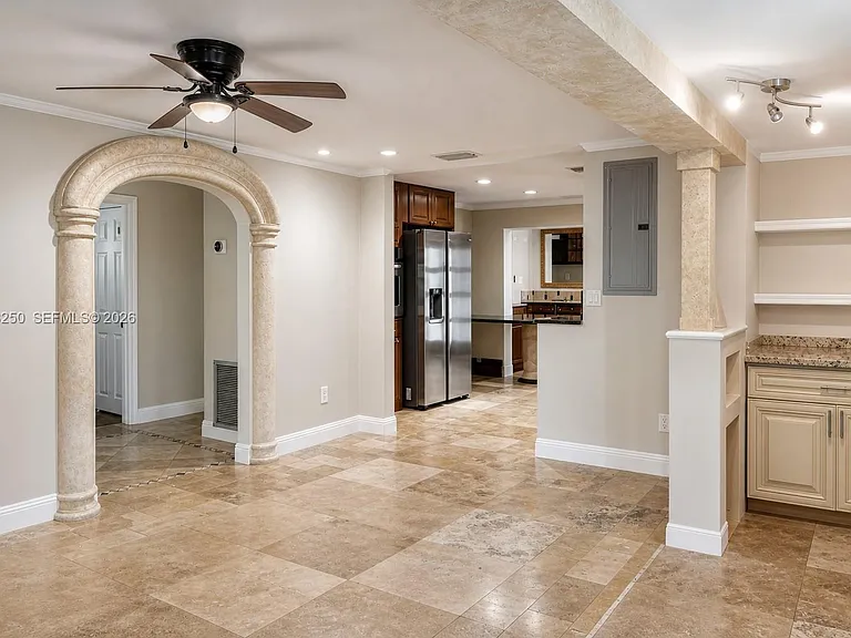3208 Beacon St — Photo 3