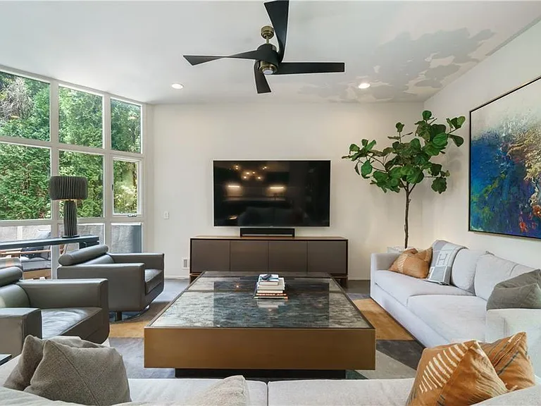 114 Lindbergh Dr NE — Photo 20