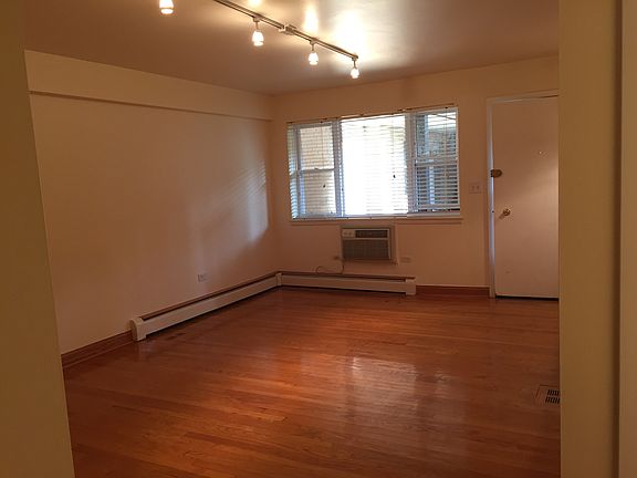 4th image of 4056 N California Ave APT 1B