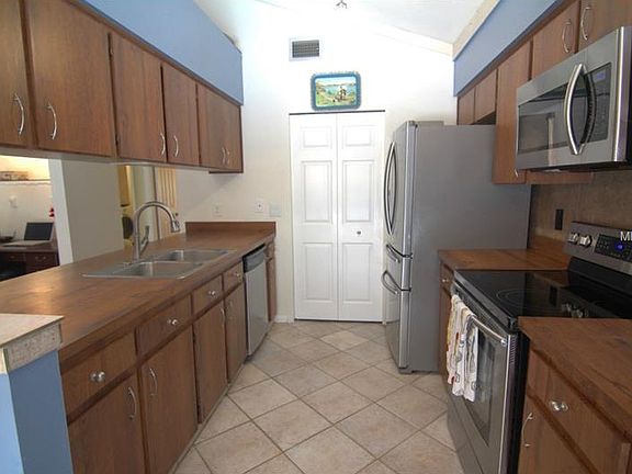 5th image of 15614 Gardenside Ln