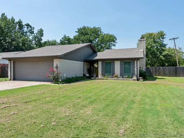 1302 S McKinley Ave, Wagoner, OK 74467