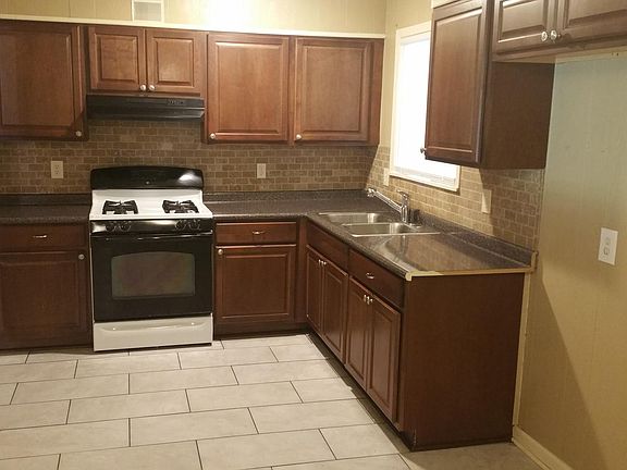 4th image of 3059 Gaywood St