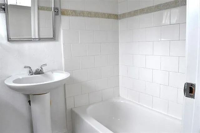 2601 Carondelet St #D — Photo 6
