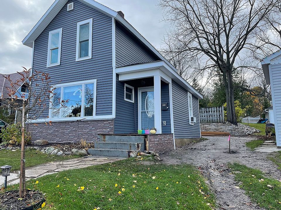 2nd image of 514 Rush St