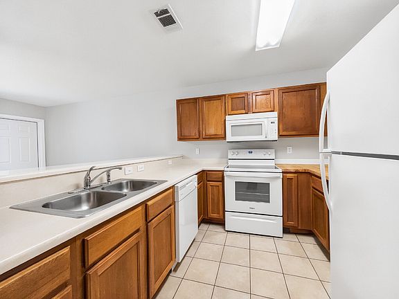 3rd image of 46 Park Circle B