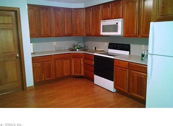 3rd image of 2709 Mill Pond Dr