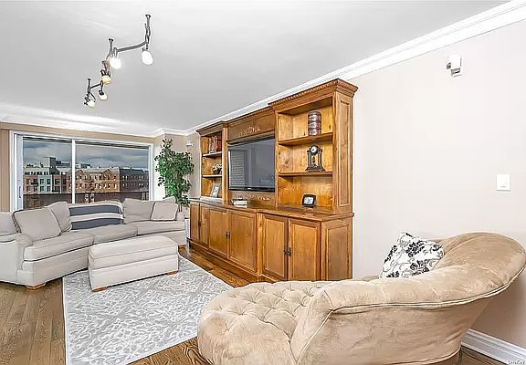 5th image of 110-11 Queens Blvd #6