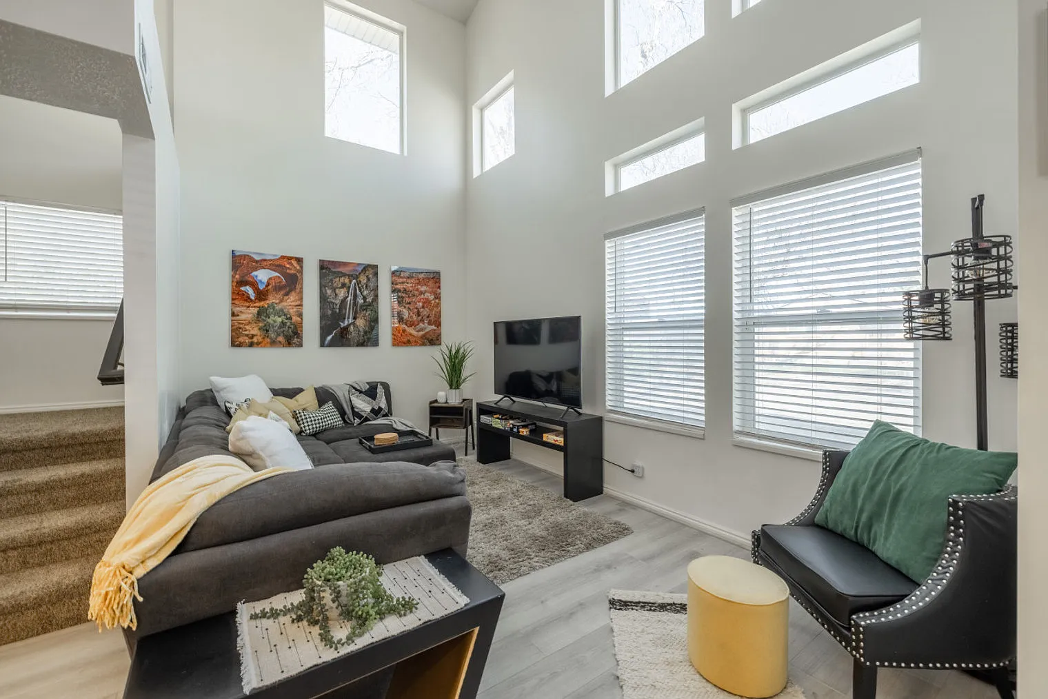 3 bed, 2.0 bath, 1883 sqft, $3,816 — Photo 3