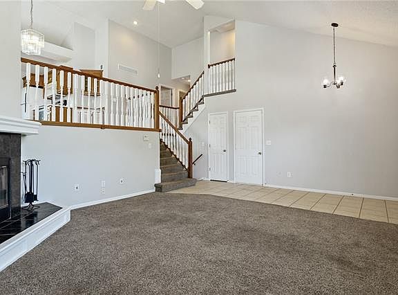 3rd image of 3304 Gateway Dr