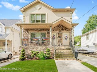16 Allen Pl, Staten Island, NY 10312