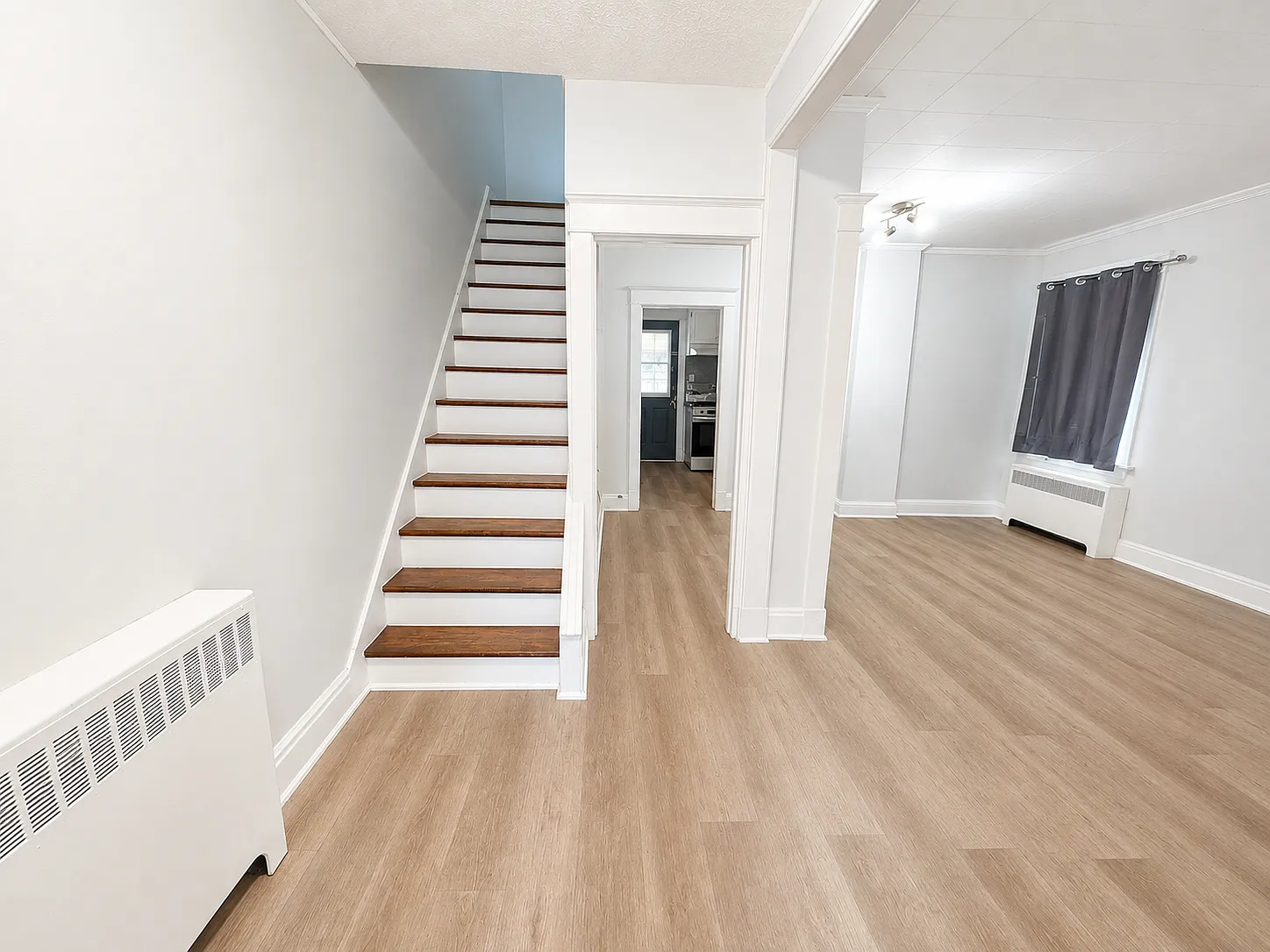 24 Crosthwaite Ave N — Photo 3