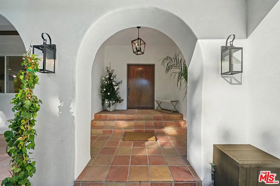 7 bed, 6.5 bath, 4463 sqft, $12,500 — Photo 4