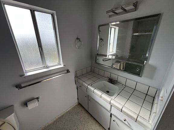 3rd image of 303 Cayuga St #B