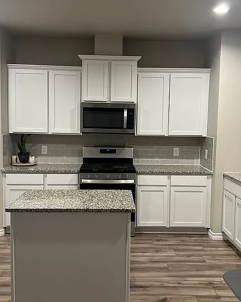 5 bed, 2000 sqft, $2,600 — Photo 2