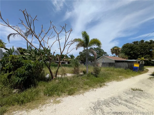 2457 NE Hickory Ave, Jensen Beach, FL 34957