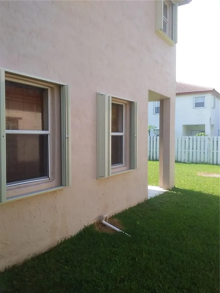3 bed, 2.5 bath, 1993 sqft, $3,500 — Photo 4