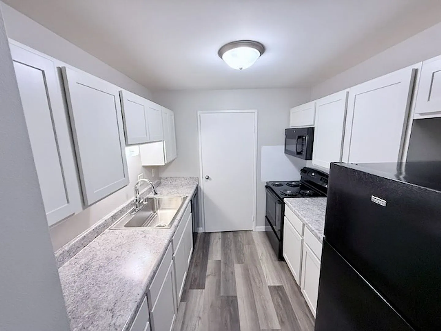 2 Bedroom 1 Bathroom Upper — Photo 4